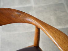 画像をギャラリービューアに読み込む, ハンスJウェグナー ザチェア Hans J Wegner JH503 The Chair アームチェアのウォルナットの肘掛けと背もたれの継ぎ目