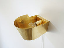 画像をギャラリービューアに読み込む, Paavo Tynell Model 9464 Wall lamps gubi パーヴォテュネル 真鍮のウォールランプ 照明を上から見た様子