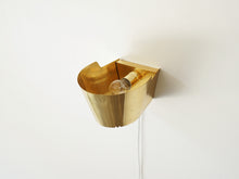 画像をギャラリービューアに読み込む, Paavo Tynell Model 9464 Wall lamps gubi パーヴォテュネル 真鍮のウォールランプ 照明を上から見た様子