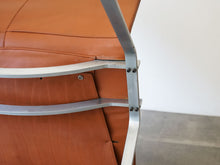 画像をギャラリービューアに読み込む, Poul Kjærholm PK22 Chair leather ekc vintage ポールケアホルム イージーチェア EKC製ヴィンテージ レザー 椅子の裏面 フレーム