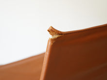画像をギャラリービューアに読み込む, Poul Kjærholm PK22 Chair leather ekc vintage ポールケアホルム イージーチェア EKC製ヴィンテージ レザー 椅子の背もたれに破れあり