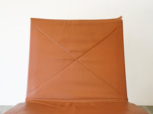 画像をギャラリービューアに読み込む, Poul Kjærholm PK22 Chair leather ekc vintage ポールケアホルム イージーチェア EKC製ヴィンテージ レザー 椅子の背もたれ