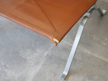 画像をギャラリービューアに読み込む, Poul Kjærholm PK22 Chair leather ekc vintage ポールケアホルム イージーチェア EKC製ヴィンテージ レザー 椅子の座面の手前に破れあり