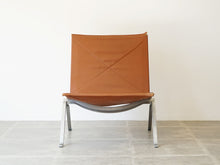 画像をギャラリービューアに読み込む, Poul Kjærholm PK22 Chair leather ekc vintage ポールケアホルム イージーチェア EKC製ヴィンテージ レザー 椅子の正面