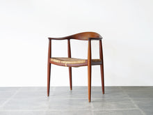 画像をギャラリービューアに読み込む, Hans J. Wegner JH501 “The Chair”