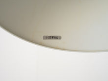 画像をギャラリービューアに読み込む, ルイスポールセン製ペンダントライト 三角形のランプ 吊り下げ照明 円錐型のドロップライト デンマークデザイン 北欧 白い吊り下げ Louis Poulsen Danish design Cone shaped pendant light ランプのシェード内部にルイスポールセンのラベル