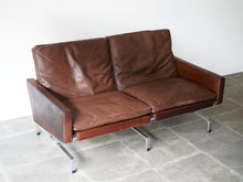 画像をギャラリービューアに読み込む, ポール・ケアホルムのEKC製ソファ Poul Kjærholm PK31 Sofa 二人掛けソファの左上からの様子
