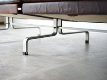 画像をギャラリービューアに読み込む, ポール・ケアホルムのEKC製ソファ Poul Kjærholm PK31 Sofa ケアホルムのソファの脚