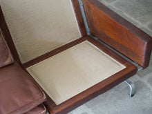画像をギャラリービューアに読み込む, ポール・ケアホルムのEKC製ソファ Poul Kjærholm PK31 Sofa ケアホルムのソファのクッションを外した様子