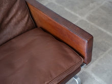 画像をギャラリービューアに読み込む, ポール・ケアホルムのEKC製ソファ Poul Kjærholm PK31 Sofa ケアホルムのソファの肘掛けは硬い