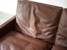 画像をギャラリービューアに読み込む, ポール・ケアホルムのEKC製ソファ Poul Kjærholm PK31 Sofa ケアホルムのソファのクッションは張り替えられている