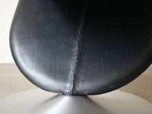 画像をギャラリービューアに読み込む, ヴェルナーパントン チェア レザー Verner Panton system1–2-3 Chair パントンの椅子の脚部分のレザー繋ぎ目