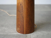 画像をギャラリービューアに読み込む, Danish Design Teak Rosewood Table Lamp デンマークデザイン ローズウッド チーク ビンテージライト サイドランプ 北欧ヴィンテージ テーブルランプの木目