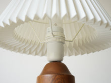 画像をギャラリービューアに読み込む, Danish Design Teak Rosewood Table Lamp デンマークデザイン ローズウッド チーク ビンテージライト サイドランプ 北欧ヴィンテージ テーブルランプ