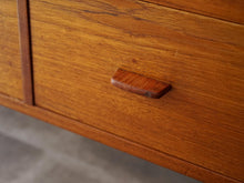 画像をギャラリービューアに読み込む, ハンスJウェグナーのサイドボート 棚 キャビネット Hans J Wegner Ry20 Sideboard cabinet 北欧インテリア デザイナーズ家具 サイドボードの引き出しの取手に小さな欠け