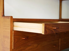 画像をギャラリービューアに読み込む, ハンスJウェグナーのサイドボート 棚 キャビネット Hans J Wegner Ry20 Sideboard cabinet 北欧インテリア デザイナーズ家具 サイドボードの左側1段目の引き出しの溝