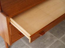画像をギャラリービューアに読み込む, ハンスJウェグナーのサイドボート 棚 キャビネット Hans J Wegner Ry20 Sideboard cabinet 北欧インテリア デザイナーズ家具 サイドボードの左側1段目の引き出し