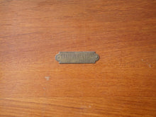 画像をギャラリービューアに読み込む, ナナディッツェル 子ども用椅子 Nanna Ditzel Model 115 Children's chair 椅子の裏面にあるTrip Trapのプレート