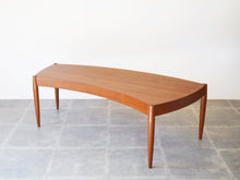 画像をギャラリービューアに読み込む, ヨハネスアンダーセン ローテーブル センターテーブル チーク 北欧デザイン ビンテージ家具 Johannes Andersen teak coffee table with top in curved shape
