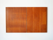 画像をギャラリービューアに読み込む, フィンユール ボヴィルケ製のウォールユニット 北欧ヴィンテージ 壁付け棚 Finn Juhl BO71 Bovirke wall shelving system 柱に棚板をかけるメモリがある 壁面のみ 日焼けや傷などあります