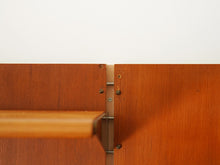 画像をギャラリービューアに読み込む, フィンユール ボヴィルケ製のウォールユニット 北欧ヴィンテージ 壁付け棚 Finn Juhl BO71 Bovirke wall shelving system 柱に棚板をかけるメモリがある 壁面に穴や傷がある