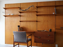 画像をギャラリービューアに読み込む, フィンユール ボヴィルケ製のウォールユニット 北欧ヴィンテージ 壁付け棚 Finn Juhl BO71 Bovirke wall shelving system 棚には簡易机になる大きめの棚板がある