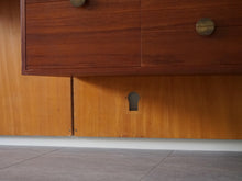 画像をギャラリービューアに読み込む, フィンユール ボヴィルケ製のウォールユニット 北欧ヴィンテージ 壁付け棚 Finn Juhl BO71 Bovirke wall shelving system 壁面に開けられた穴など