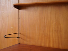 画像をギャラリービューアに読み込む, フィンユール ボヴィルケ製のウォールユニット 北欧ヴィンテージ 壁付け棚 Finn Juhl BO71 Bovirke wall shelving system マホガニーの壁面と真鍮のブックエンド