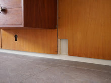 画像をギャラリービューアに読み込む, フィンユール ボヴィルケ製のウォールユニット 北欧ヴィンテージ 壁付け棚 Finn Juhl BO71 Bovirke wall shelving system 壁面に開けられた穴など