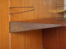 画像をギャラリービューアに読み込む, フィンユール ボヴィルケ製のウォールユニット 北欧ヴィンテージ 壁付け棚 Finn Juhl BO71 Bovirke wall shelving system 棚板とブックエンドに真鍮が使われている