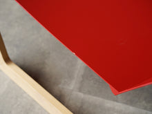 画像をギャラリービューアに読み込む, Lise & Hans Isbrand Prototype Chair PPmobler 北欧デザインチェア 赤い椅子の座面の塗装剥がれ