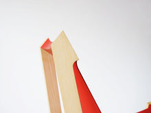 画像をギャラリービューアに読み込む, Lise & Hans Isbrand Prototype Chair PPmobler 北欧デザインチェア 赤い椅子の側面 尖ったデザイン