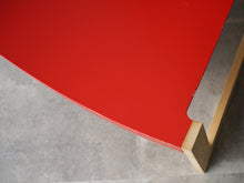 画像をギャラリービューアに読み込む, Lise & Hans Isbrand Prototype Chair PPmobler 北欧デザインチェア 赤い椅子の座面 塗装剥がれあり