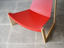 画像をギャラリービューアに読み込む, Lise & Hans Isbrand Prototype Chair PPmobler 北欧デザインチェア 赤い椅子の座面 塗装剥がれあり