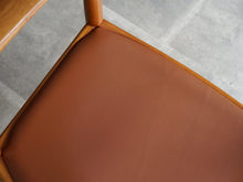 画像をギャラリービューアに読み込む, Hans J. Wegne JH503 Johannes Hansen ハンスJウェグナー ザ・チェア マホガニーとレザー 名作チェア デザイナーズチェア ヴィンテージ ウェグナーのアームチェアの座面はレザー
