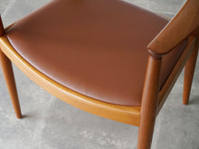 画像をギャラリービューアに読み込む, Hans J. Wegner JH503 “The Chair"