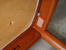 画像をギャラリービューアに読み込む, Hans J. Wegne JH503 Johannes Hansen ハンスJウェグナー ザ・チェア マホガニーとレザー 名作チェア デザイナーズチェア ヴィンテージ ウェグナーのアームチェアの裏面