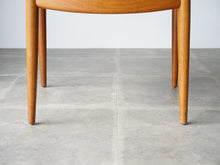 画像をギャラリービューアに読み込む, Hans J. Wegne JH503 Johannes Hansen ハンスJウェグナー ザ・チェア マホガニーとレザー 名作チェア デザイナーズチェア ヴィンテージ ウェグナーのアームチェアの足先