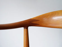 画像をギャラリービューアに読み込む, Hans J. Wegne JH503 Johannes Hansen ハンスJウェグナー ザ・チェア マホガニーとレザー 名作チェア デザイナーズチェア ヴィンテージ ウェグナーのアームチェア フィンガージョイントのある背もたれとアーム