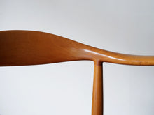 画像をギャラリービューアに読み込む, Hans J. Wegne JH503 Johannes Hansen ハンスJウェグナー ザ・チェア マホガニーとレザー 名作チェア デザイナーズチェア ヴィンテージ ウェグナーのアームチェア 背もたれからアームにかけてフィンガージョイントで繋がっている