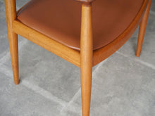 画像をギャラリービューアに読み込む, Hans J. Wegne JH503 Johannes Hansen ハンスJウェグナー ザ・チェア マホガニーとレザー 名作チェア デザイナーズチェア ヴィンテージ ウェグナーのアームチェア 脚のふくらみ