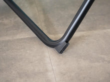 画像をギャラリービューアに読み込む, アシンメトリーなサイトテーブル 水色と薄緑のテーブル 北欧カラー 小さいテーブル可愛い Lise Hans Isbrand loop side table Erik Jørgensen テーブルの脚の接地面