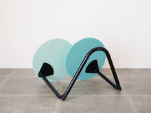 画像をギャラリービューアに読み込む, アシンメトリーなサイトテーブル 水色と薄緑のテーブル 北欧カラー 小さいテーブル可愛い Lise Hans Isbrand loop side table Erik Jørgensen テーブルの裏面