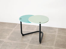 画像をギャラリービューアに読み込む, アシンメトリーなサイトテーブル 水色と薄緑のテーブル 北欧カラー 小さいテーブル可愛い Lise Hans Isbrand loop side table Erik Jørgensen