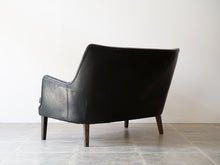 画像をギャラリービューアに読み込む, アルネ・ヴォッダーのソファ ツーシーター 2人用ソファ 北欧ビンテージ rne Vodder Sofa brazilian rosewood 1953 ivan schlechter イヴァンシュレクターによる革張り 黒革のソファ ソファの背面