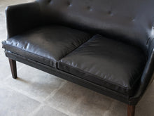 画像をギャラリービューアに読み込む, アルネ・ヴォッダーのソファ ツーシーター 2人用ソファ 北欧ビンテージ rne Vodder Sofa brazilian rosewood 1953 ivan schlechter イヴァンシュレクターによる革張り 黒革のソファ ソファのクッションは新規製作しています