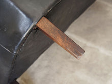 画像をギャラリービューアに読み込む, アルネ・ヴォッダーのソファ ツーシーター 2人用ソファ 北欧ビンテージ rne Vodder Sofa brazilian rosewood 1953 ivan schlechter イヴァンシュレクターによる革張り 黒革のソファ ソファの脚先に欠け ブラジリアンローズウッド