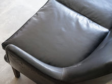 画像をギャラリービューアに読み込む, アルネ・ヴォッダーのソファ ツーシーター 2人用ソファ 北欧ビンテージ rne Vodder Sofa brazilian rosewood 1953 ivan schlechter イヴァンシュレクターによる革張り 黒革のソファ ソファのクッションは新規製作