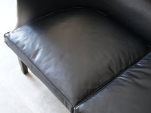 画像をギャラリービューアに読み込む, アルネ・ヴォッダーのソファ ツーシーター 2人用ソファ 北欧ビンテージ rne Vodder Sofa brazilian rosewood 1953 ivan schlechter イヴァンシュレクターによる革張り 黒革のソファ ソファのクッションは新規製作