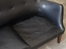 画像をギャラリービューアに読み込む, アルネ・ヴォッダーのソファ ツーシーター 2人用ソファ 北欧ビンテージ rne Vodder Sofa brazilian rosewood 1953 ivan schlechter イヴァンシュレクターによる革張り 黒革のソファ ソファのクッションを外した様子